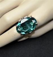 Ring met steen groen (ovaal)