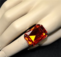 Ring with stone red 