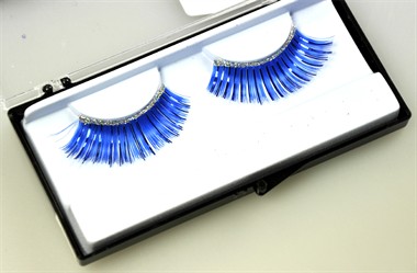 Eyelashes blue with brilliants