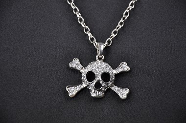 Necklace skull with rhinestones